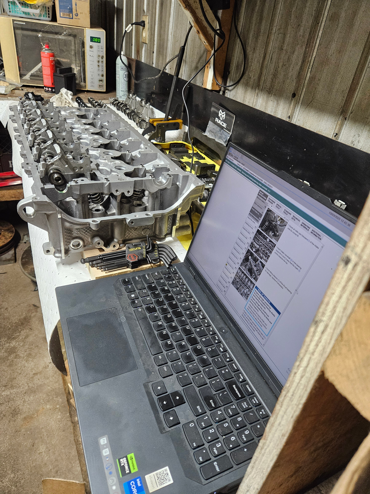 BMW en service dans l'atelier TechPro